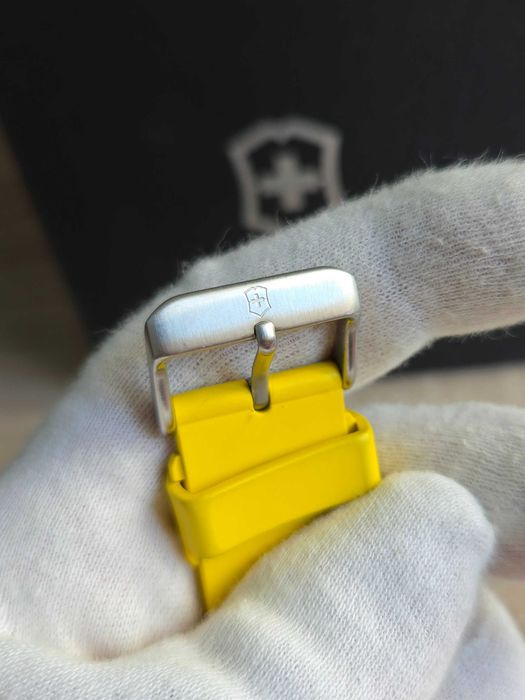 БАРТЕР Victorinox I.N.O.X Professional Diver Yellow