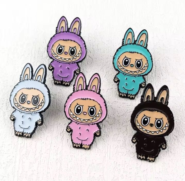 Значки / пинчета  labubu