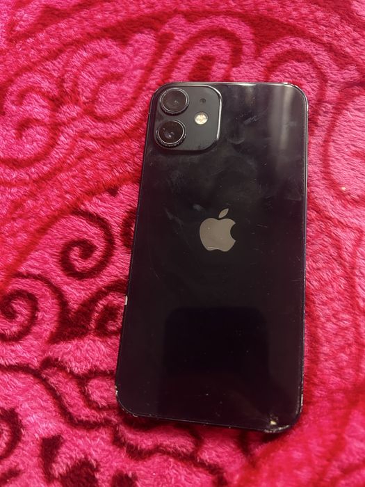 Iphone 12 mini fuctioneaza perfect