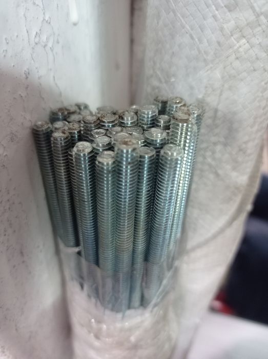 Шпилькa  длиной 1-2метра