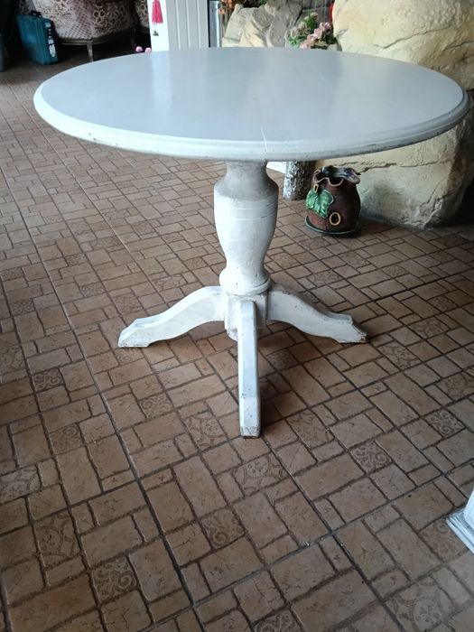 Продавам маси  ,пейки и столове