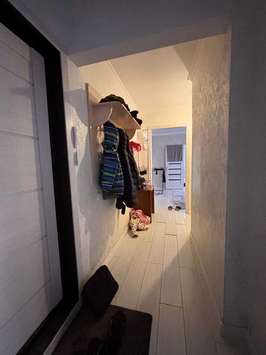 продам четырехкомнатную квартиру