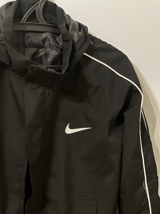 Продам ветровку nike
