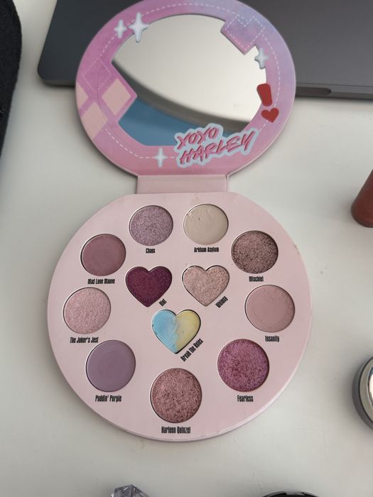 различни гримове (mac, essence)