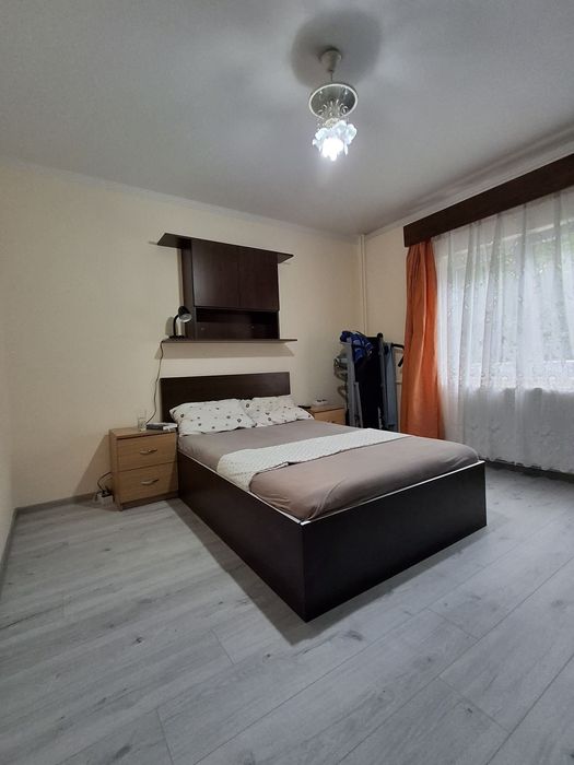Vând apartament cu 4 cameră