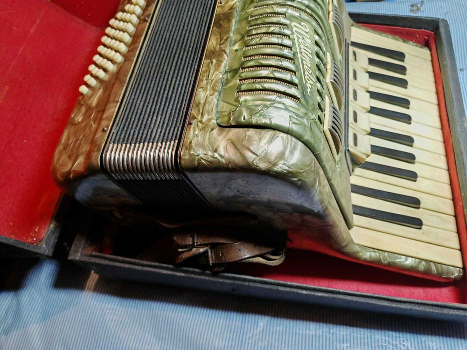Acordeon Weltmeister Vintage - Culoare Verde Sidefat - 4 Registre