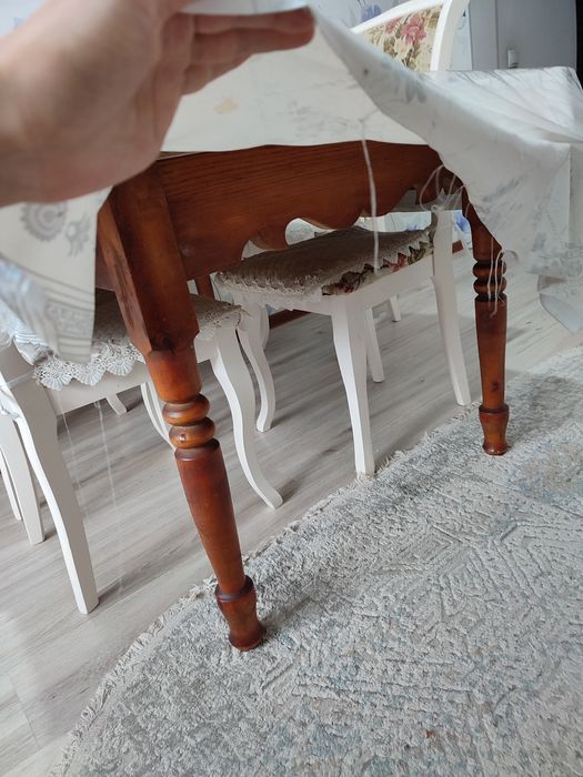 Продаётся кухонный стол.