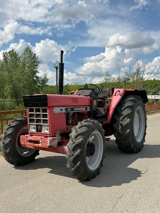 International 745 S ,DT, adus recent