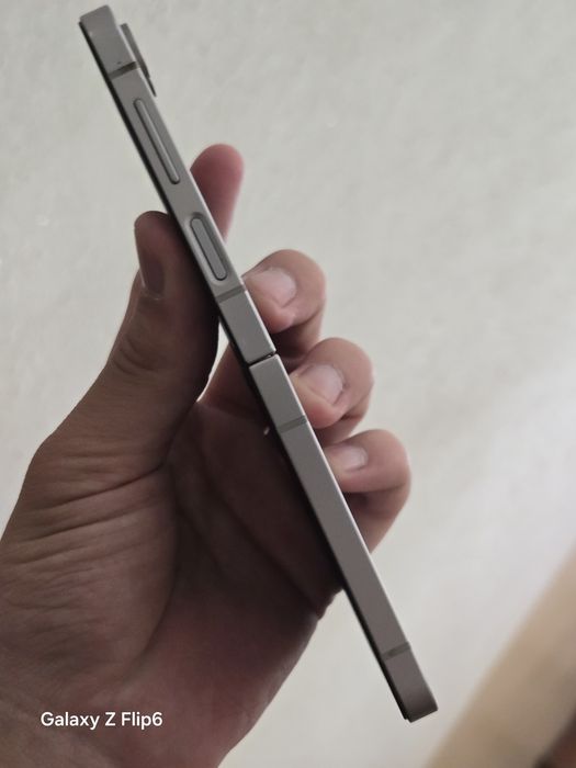 Samsung Galaxy Z Flip 6 400$