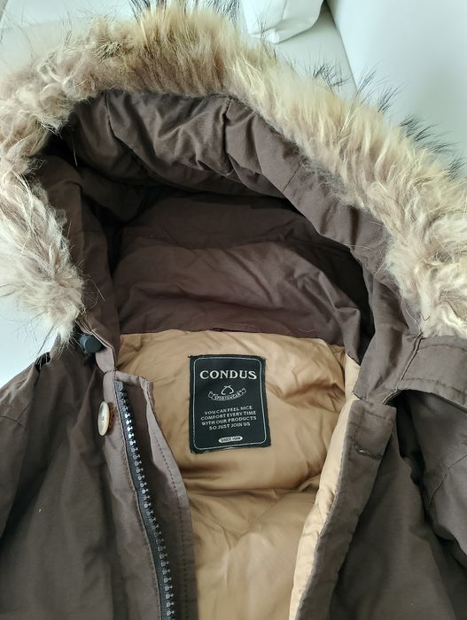 Vând geaca Parka cu blăniță,un produs ca și nouă,mărimea ,L, un pr