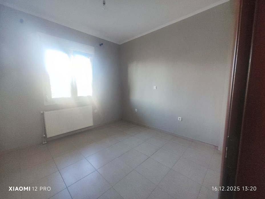 ПРОДАВА Апартамент на първи етаж ,над партер, в Паралия Офринио