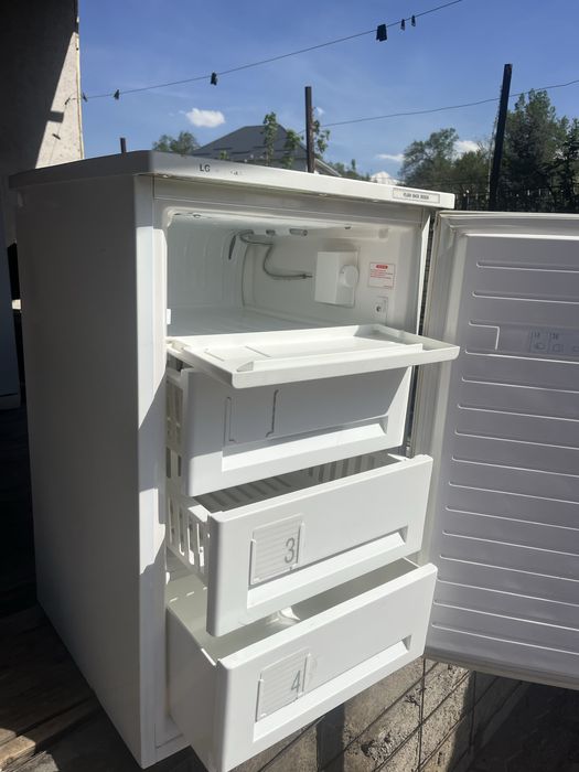 Продам два морозильника