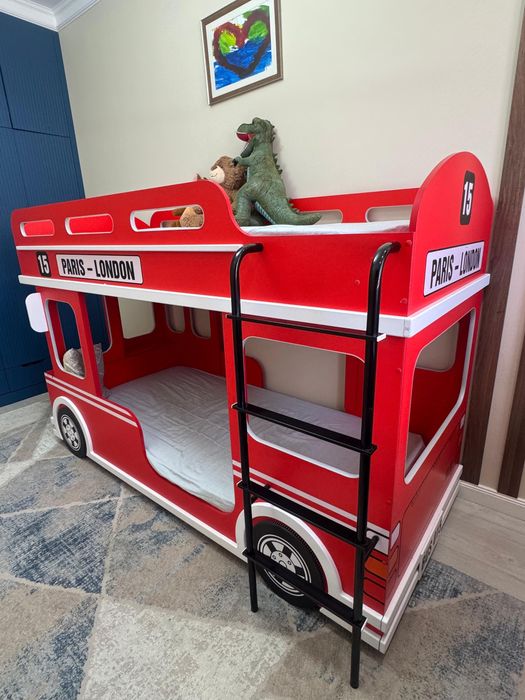 Продается двухэтажный кровать!