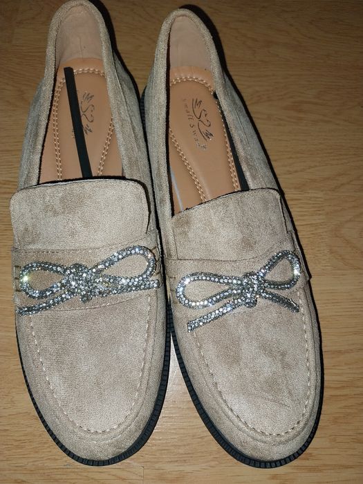 Pantofi noi 40..