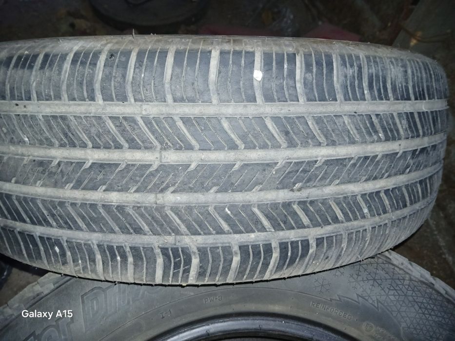 Продам шины на 235/6517