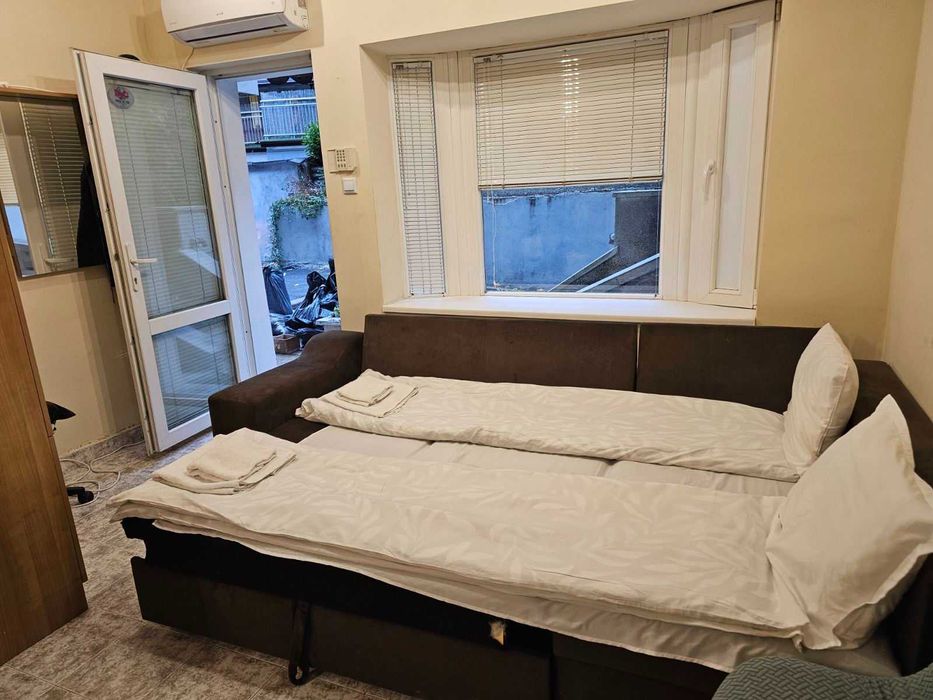 Нощувки - Bright and Cozy Studio w/ Garage near the Center