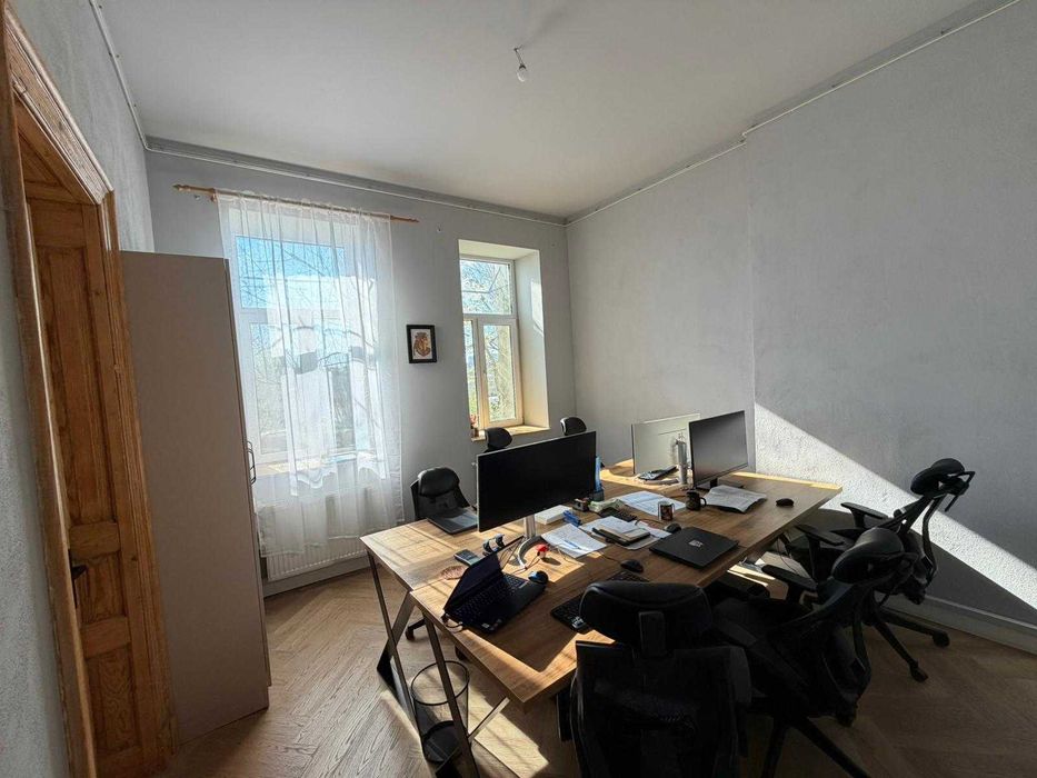 Inchiriez spatiu 5 camere Peninsula