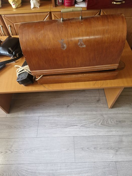 Masina de cusut foarte veche in stare de funcționare