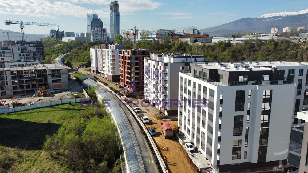 Продава се Тристаен апартамент в София, Дружба 2 - 121 кв.м за 2430 €/кв.м - Снимка #2