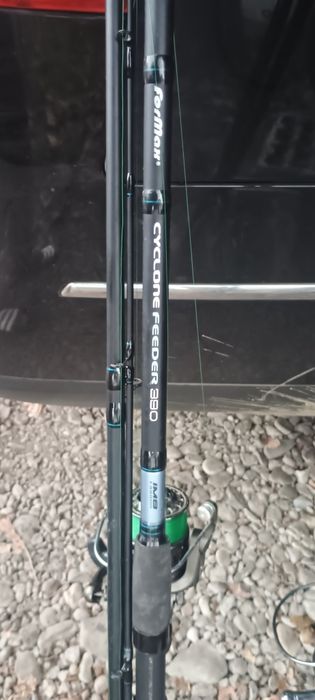 Vand 4 buc hanger fox rosu 280 si 2 lansete feeder de 3..90 450 lei