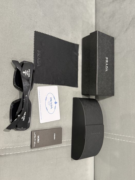 Ochelari de soare Prada Runaway noi in cutie