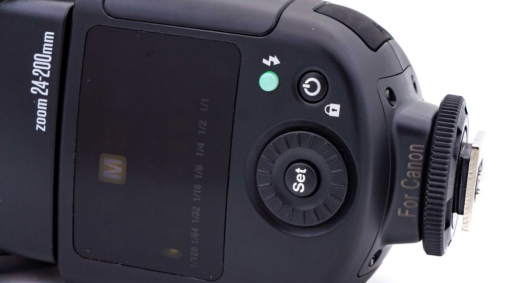 Blit Nissin Di 700A patina Canon EOS Dslr si mirrorless R