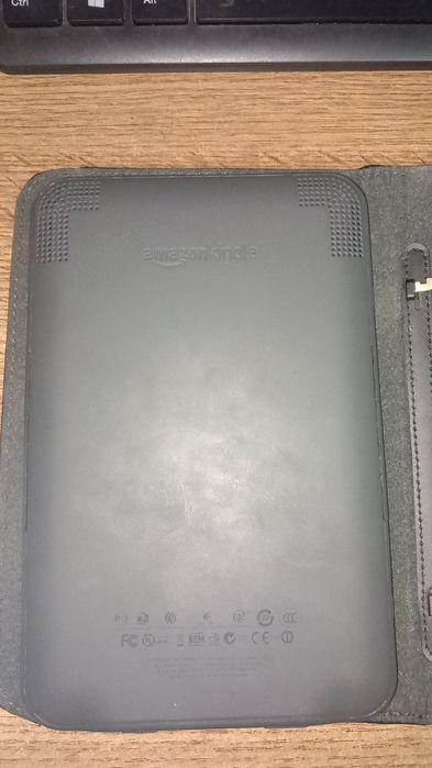 Vând Kindle  D00901