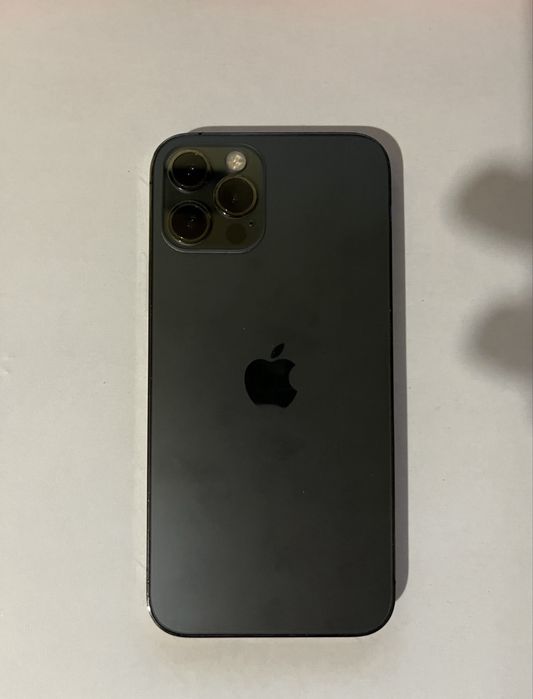 Телефон Iphone 12 pro