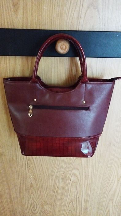 Нова дамска луксозна чанта червен лак