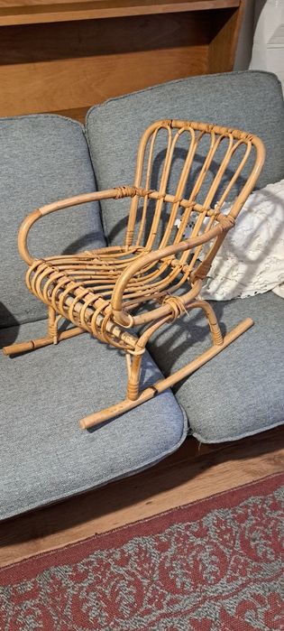Vând balansoar pentru copii în stare bună. Balansoarul este din bambus