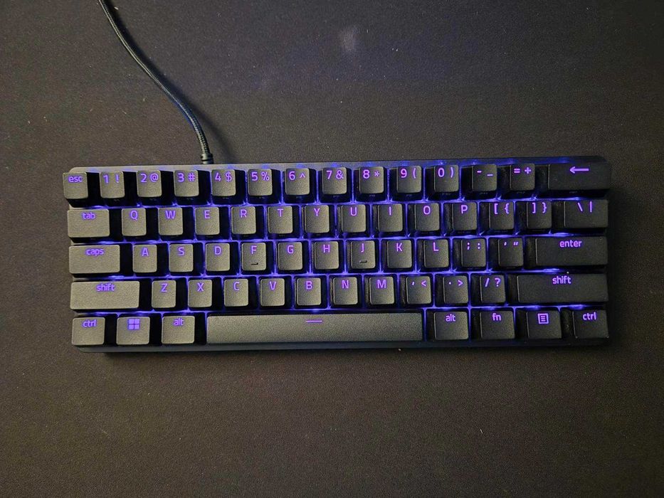 Razer Huntsman Mini 60% - лилави суичове