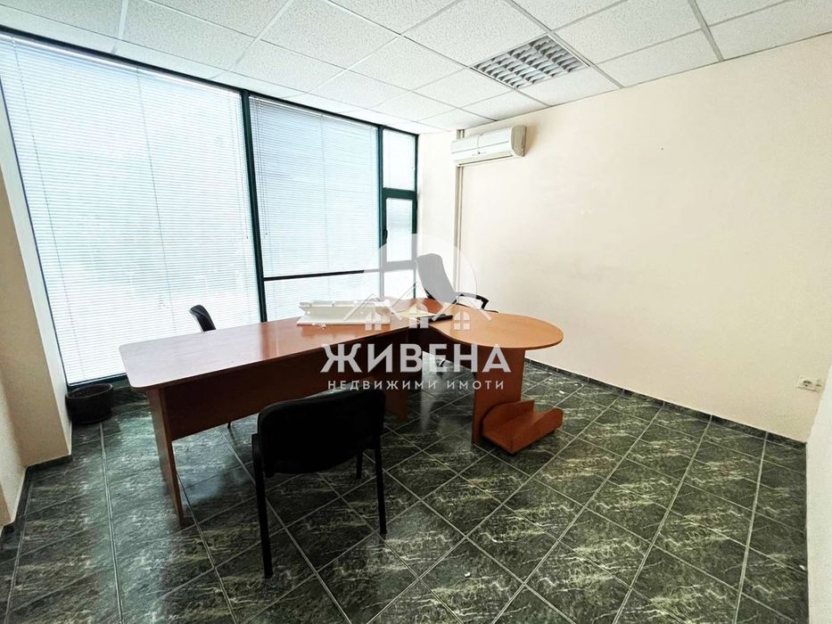Продава офис до Червен площад, площ 136 кв.м