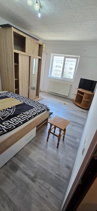 Închiriez garsoniera