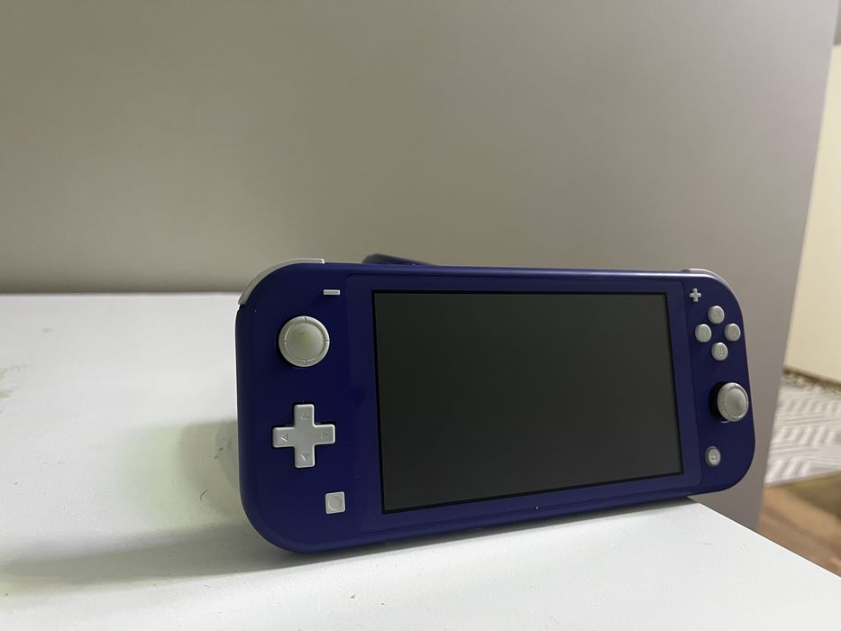 Nintendo Switch Lite состояние новое, без дефектов, торг уместен