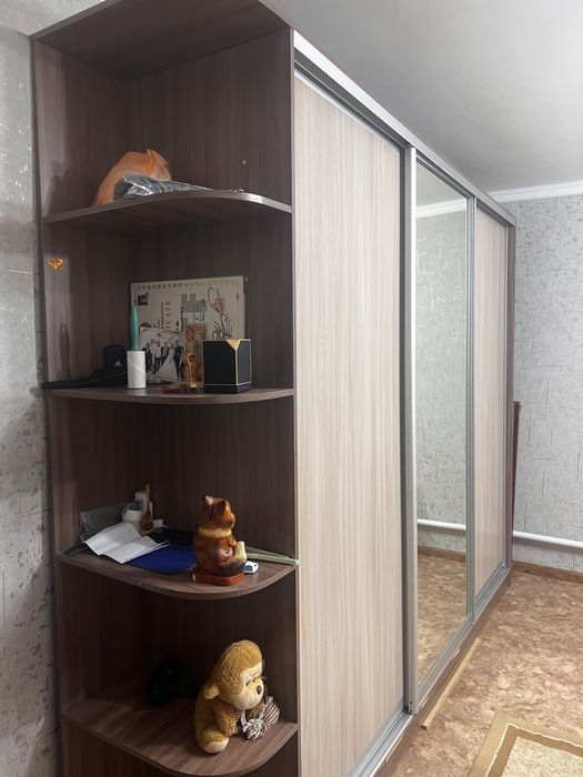 Продам шкаф спальный