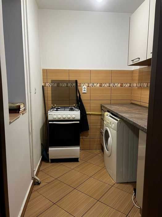 Închiriez garsoniera