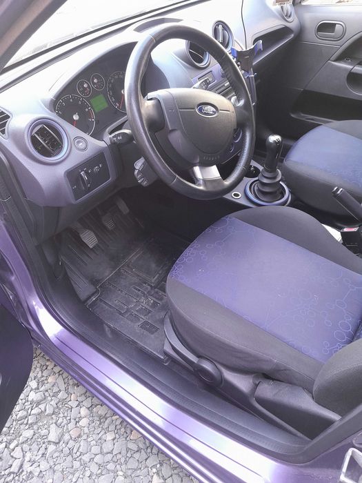 Vând Ford.fiesta 1.2 benzină din 2008.