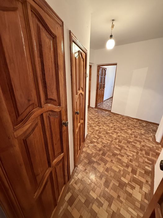 4ком по Абая, 2эт не угловая