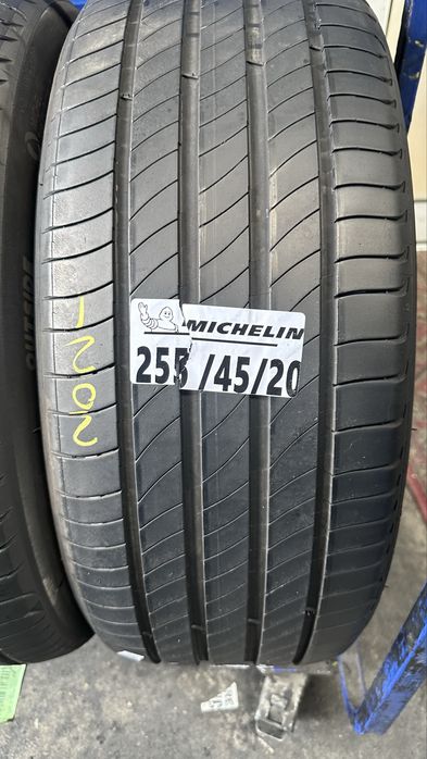 255/45/20 michelin