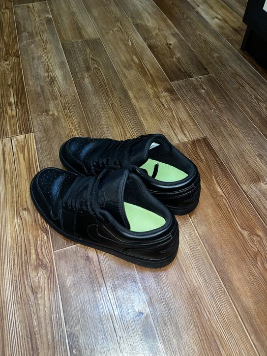 Nike air jordan low total black