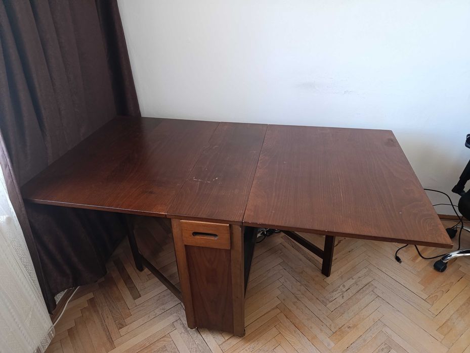 Masă extensibilă/ pliabilă din lemn