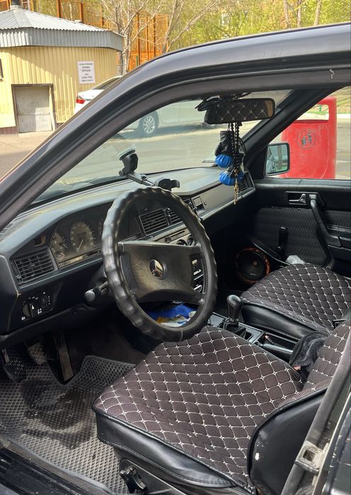 Машина мерседес 190 mercedes