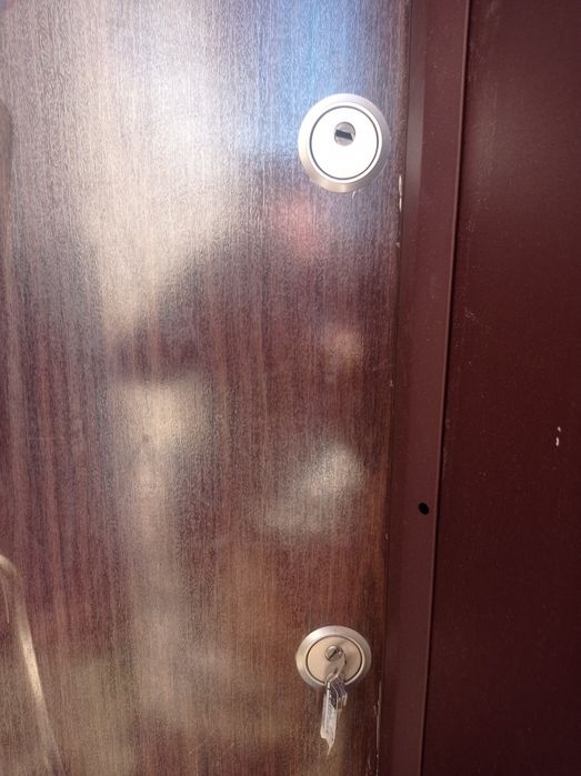 Нова блиндирана входна врата