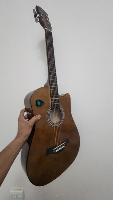 Akustik gitara holati alo