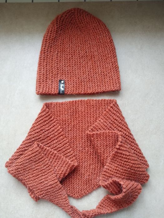 Набор шапка-бини и шарф-бактус