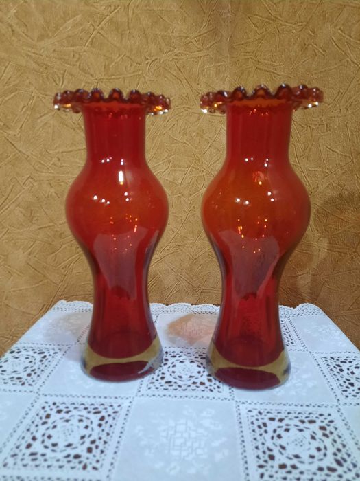Винтажные парные вазы, зд " Красный Май", коллекционные
