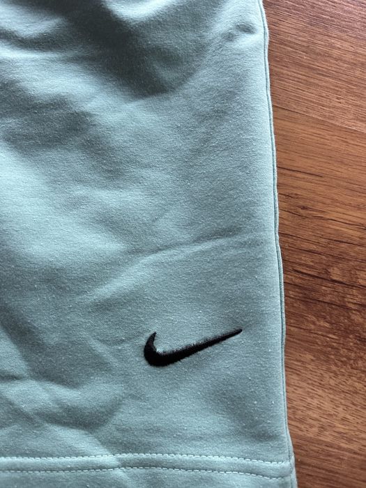Мъжки,памучни къси панталонки Nike с бродирано лого и ципове на джобоветв цвят мента