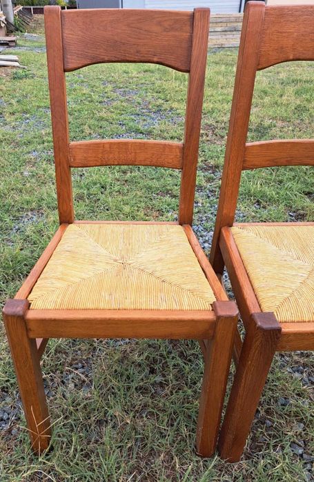 Дървени столове с ратанови седалки