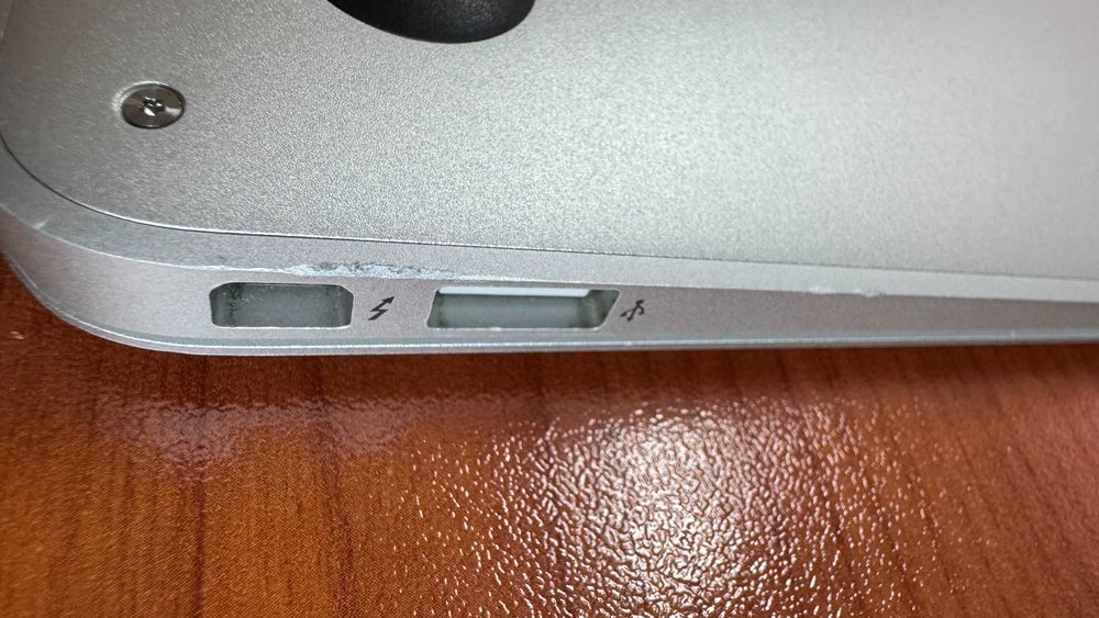 MacBook Air 11" (Early 2015) 128GB 4GB RAM Core i5