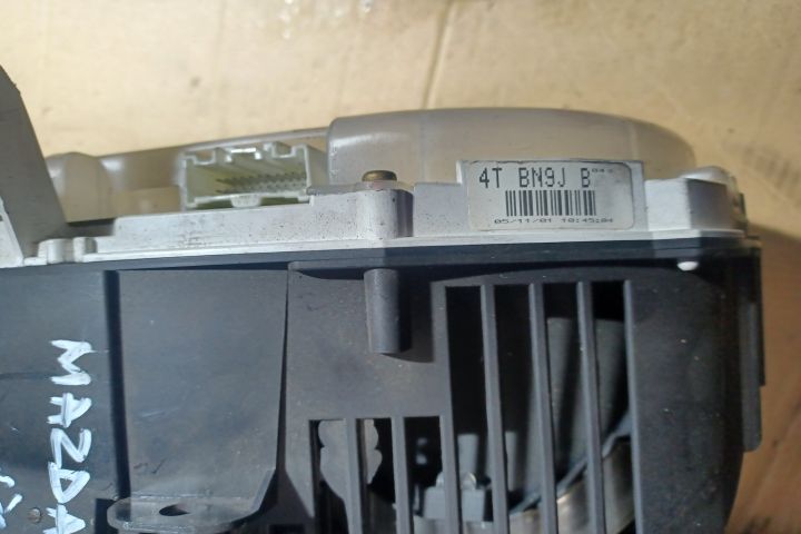 Ceasuri bord 4TBN9JB Mazda 3 BK (facelift)